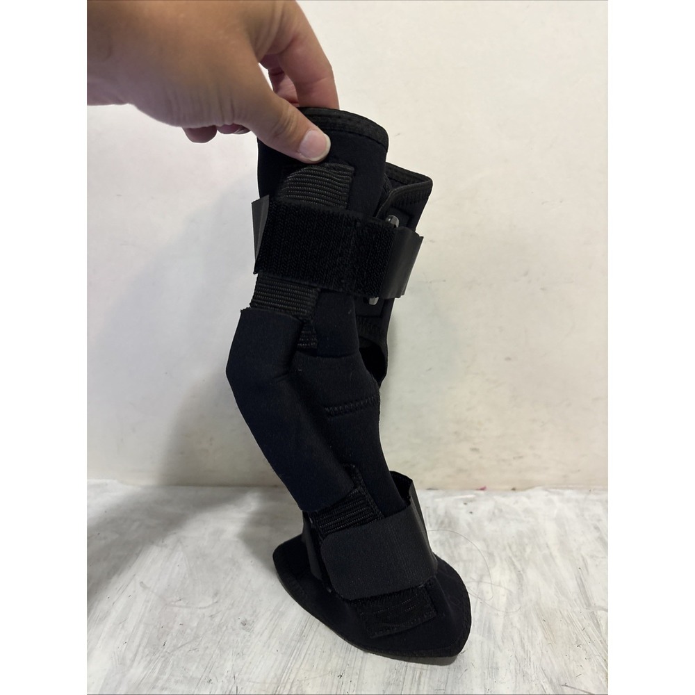 Athletic Works Knee Brace Regular Size - Picture 2 of 5